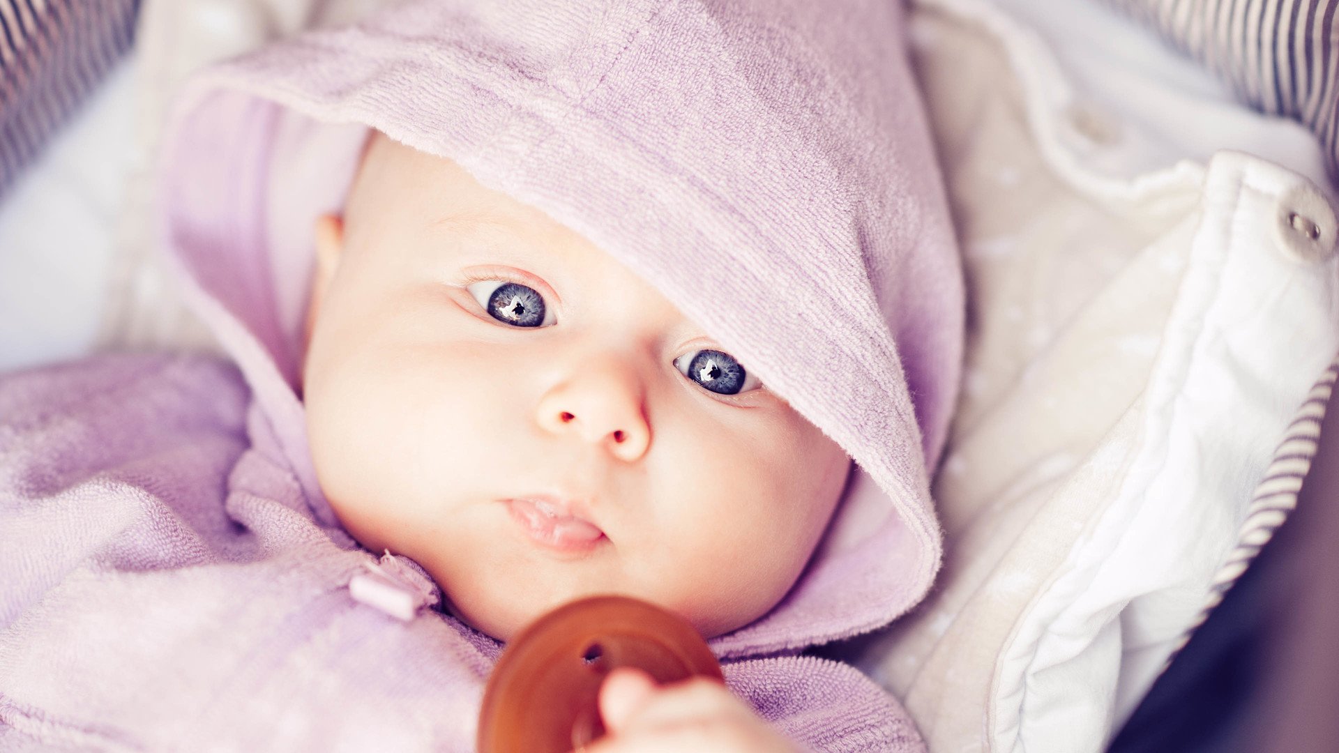 烟台第三方辅助生殖捐卵女孩面对宝宝的耳屎该如何清理？